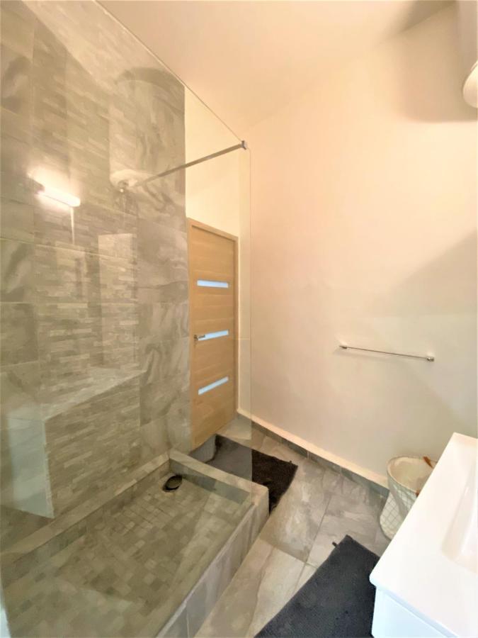 Sur Le Vieux Port: T3 De 80M2, Chic Et Confortable Marseille Exterior photo